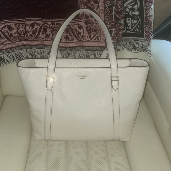 kate spade Handbags - Large Kate Spade ♠️ bag.